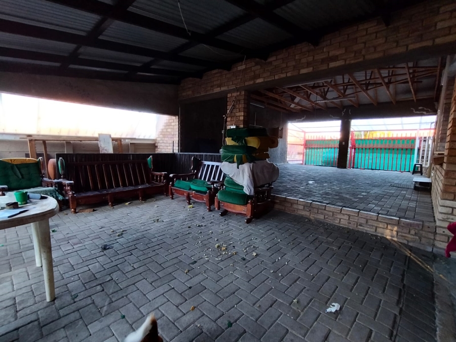 2 Bedroom Property for Sale in Geelhoutpark North West